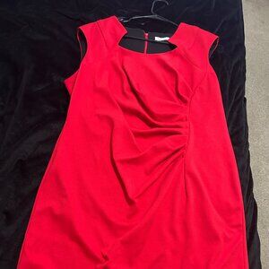 Red Power Dress: Short-Sleeve Elegant Brunch & Meeting Wear